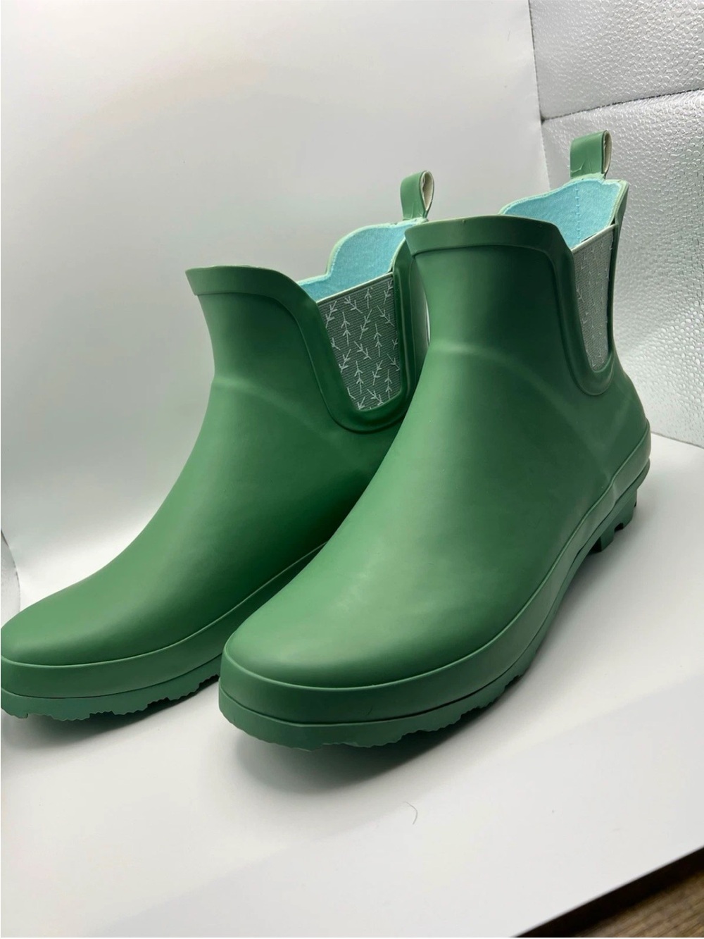 Laura Ashley Waterproof Round Toe Green Chelsea Rain Ankle Booties size 8